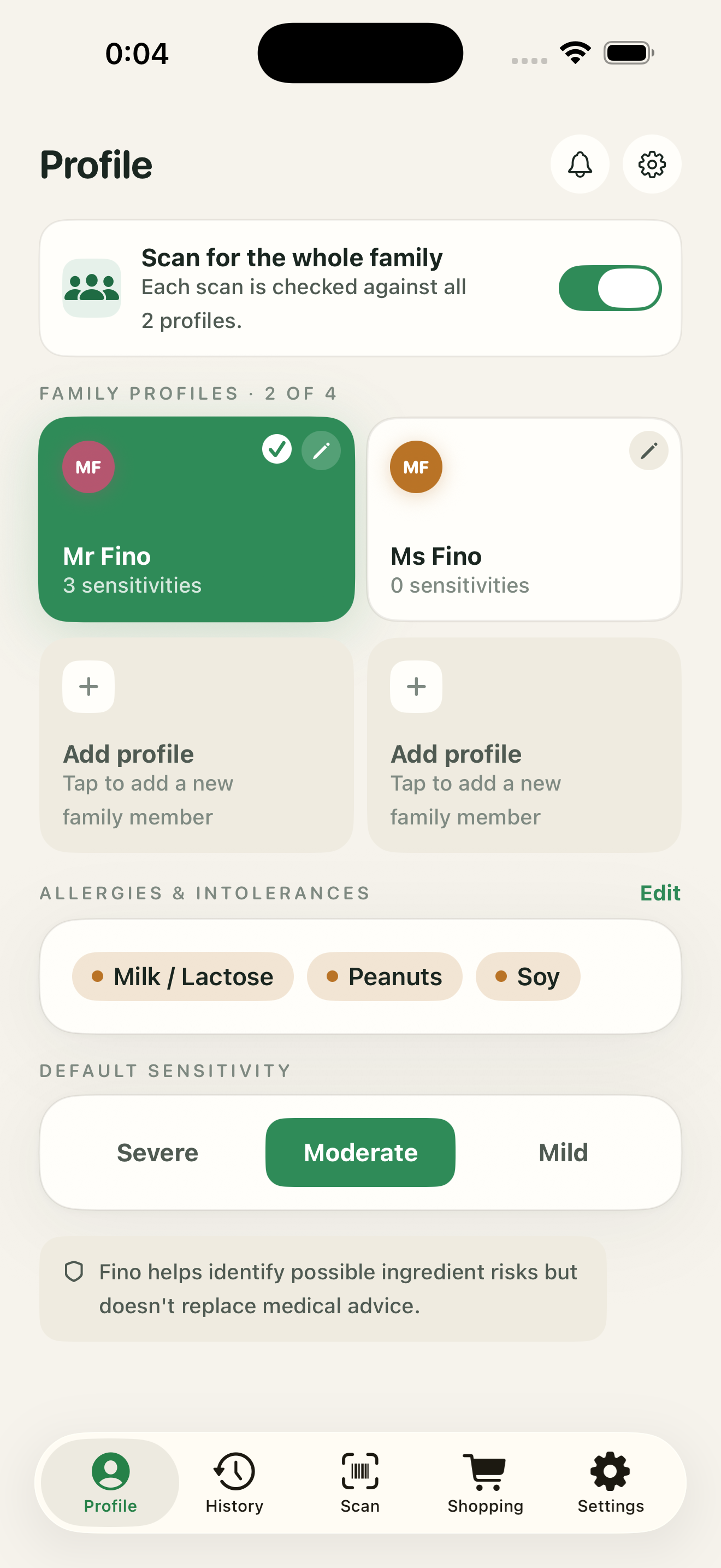 Profile screen showing family members, allergens like peanuts and soy, and severity controls